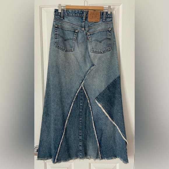 Levi’s denim maxi skirt, red tag. Designed by Canadian designer Preloved. - Picture 8 of 10